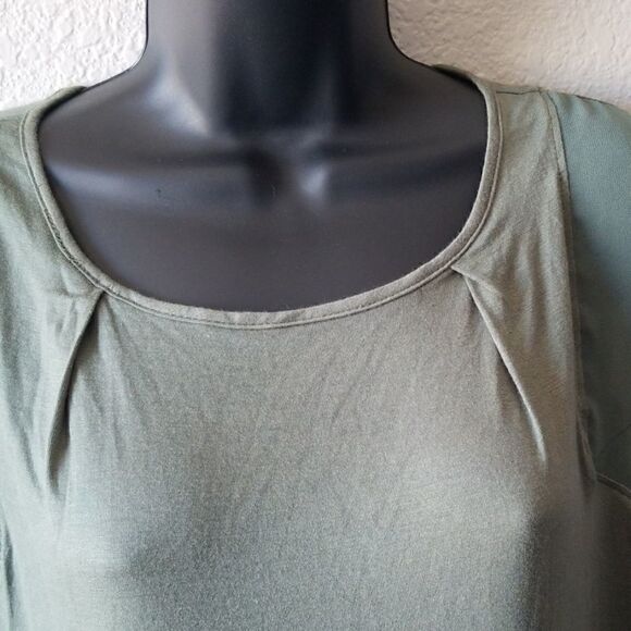 Bobeau Green Sleeveless Top  - Picture 3 of 8